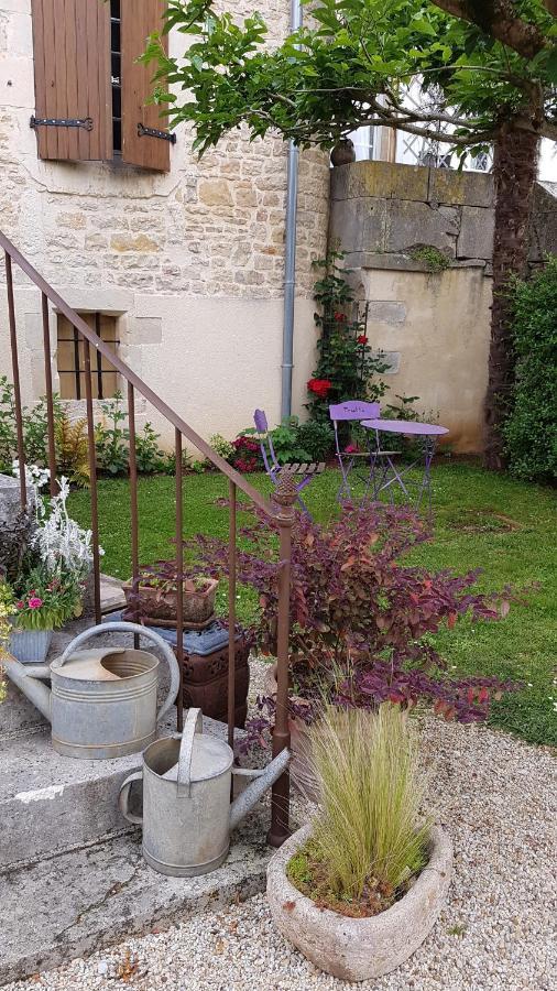 Chambres D'Hotes Du Tilleul Nanteuil-en-Vallée Kültér fotó